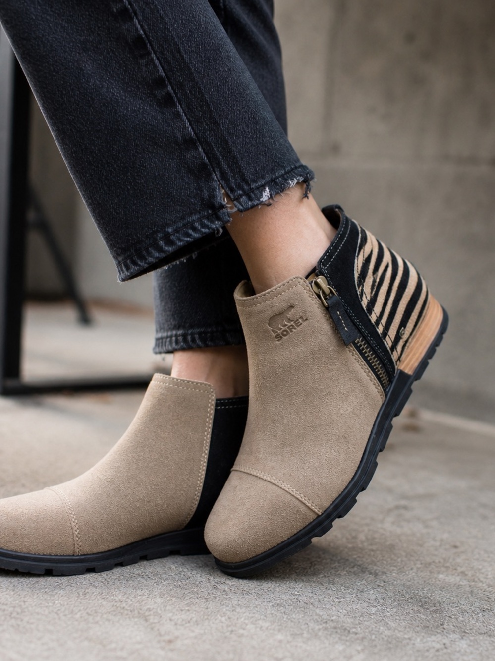 Sorel Major Low Premium Suede Ankle Booties Zebra Heel Side Zip Sz 8